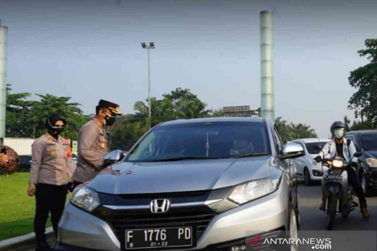 Polisi tutup dua akses tol Bekasi arah Jakarta dukung penerapan PPKM darurat