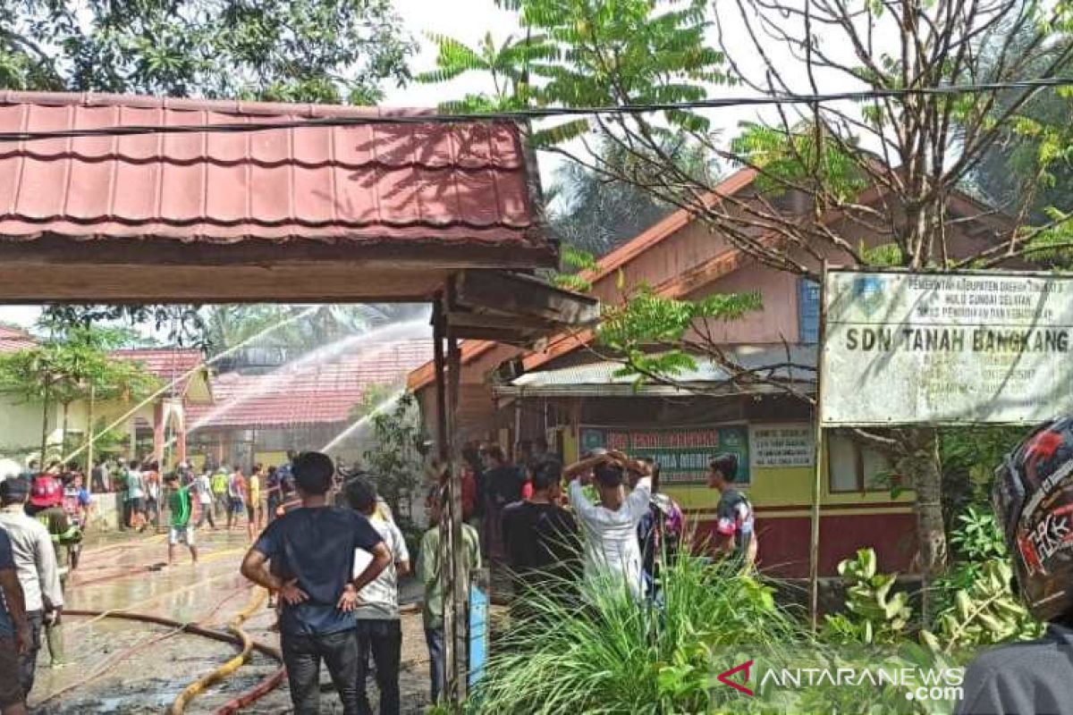 Kebakaran SDN Tanah Bangkang Sungai Raya akibatkan tiga ruang rusak berat