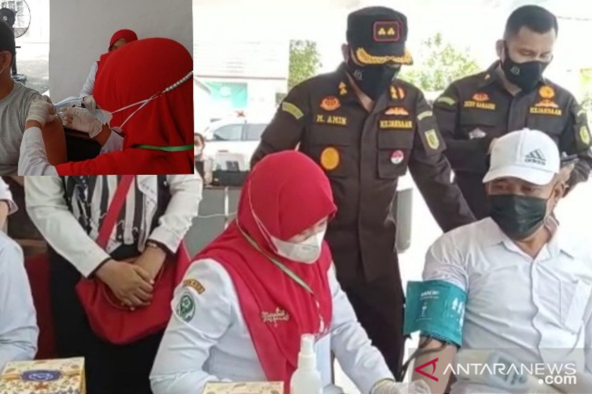 250 warga ikut vaksinasi di Kejari Tanjungbalai-Asahan