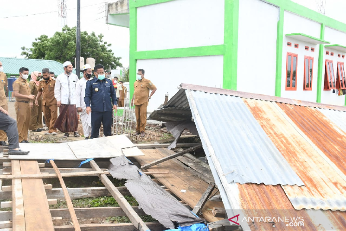 Wali Kota Banda Aceh bantu santri korban angin puting beliung