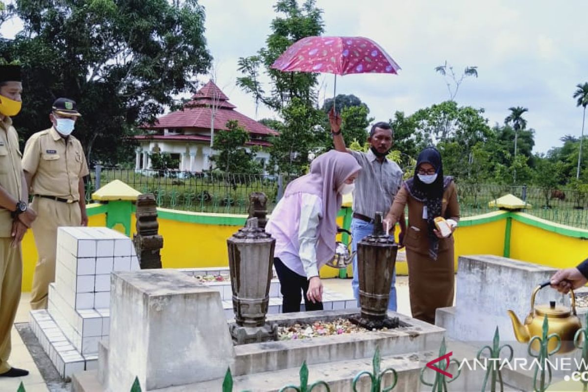 Bupati Inhu ziarah makam Raja Narasinga di Kota Lama