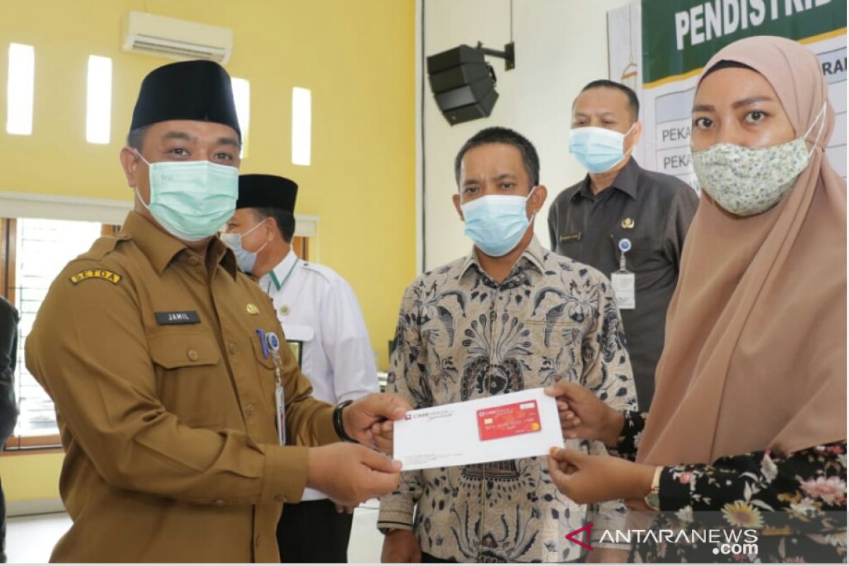 Pekanbaru distribusikan zakat dari ASN bagi 188 warga kurang mampu