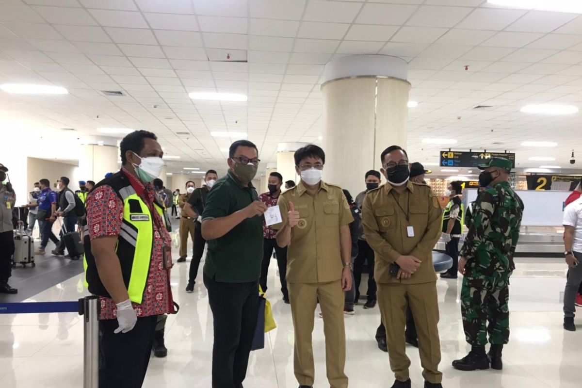 Wali Kota Manado pantau penerapan PPKM di Bandara Sam Ratulangi