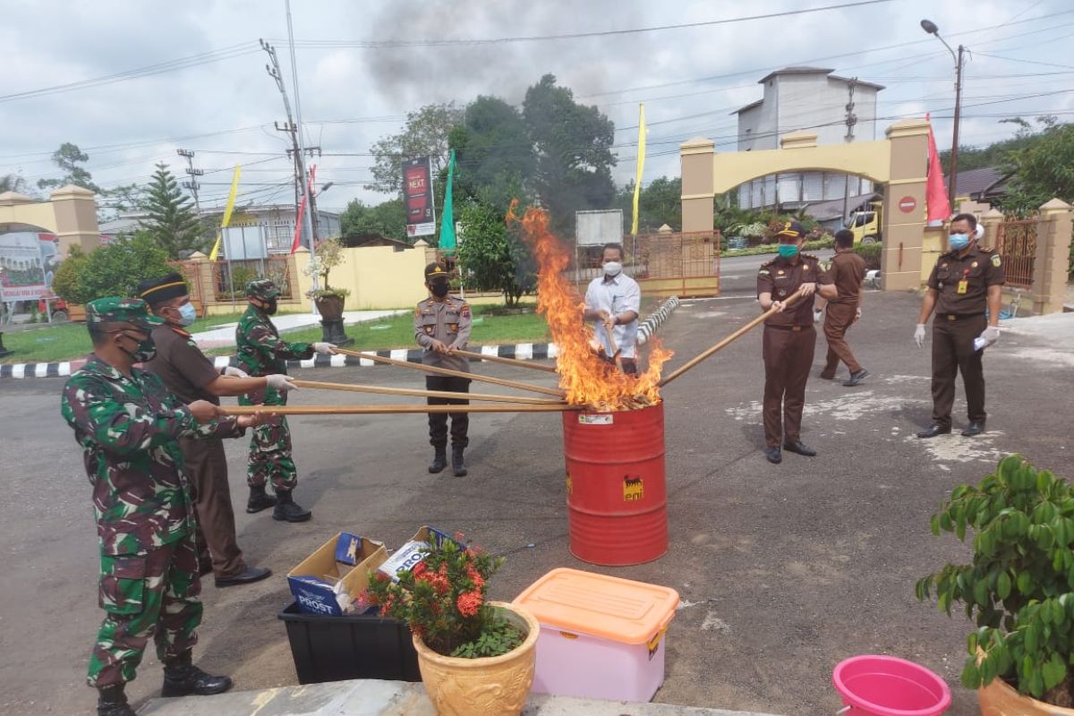 Kajari Tabalong pimpin pemusnahan barbuk 46 perkara pidana