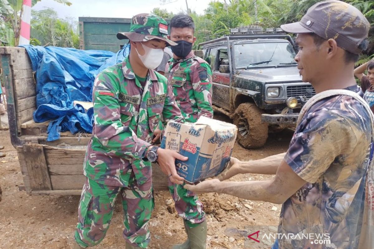 Atasi kesulitan masyarakat ditengah pandemi, Satgas TMMD Kodim 0212 bagikan sembako