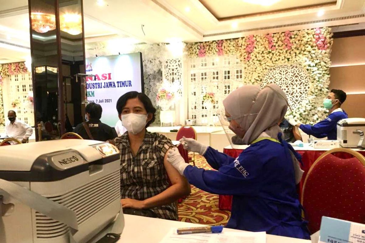 Kadin Jatim vaksinasi  421 UMKM di Surabaya Raya