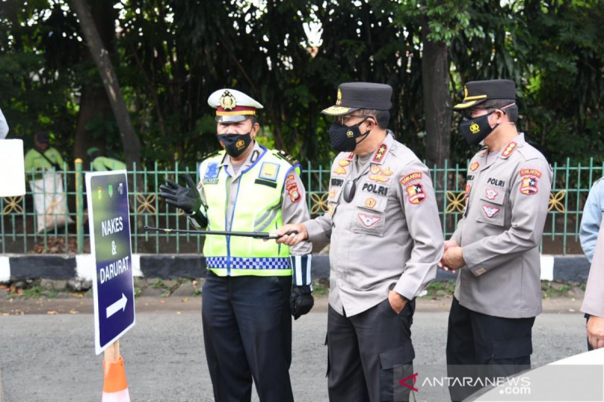 Kakorlantas: Antrean di pos penyekatan Depok-Jakarta mulai terkendali