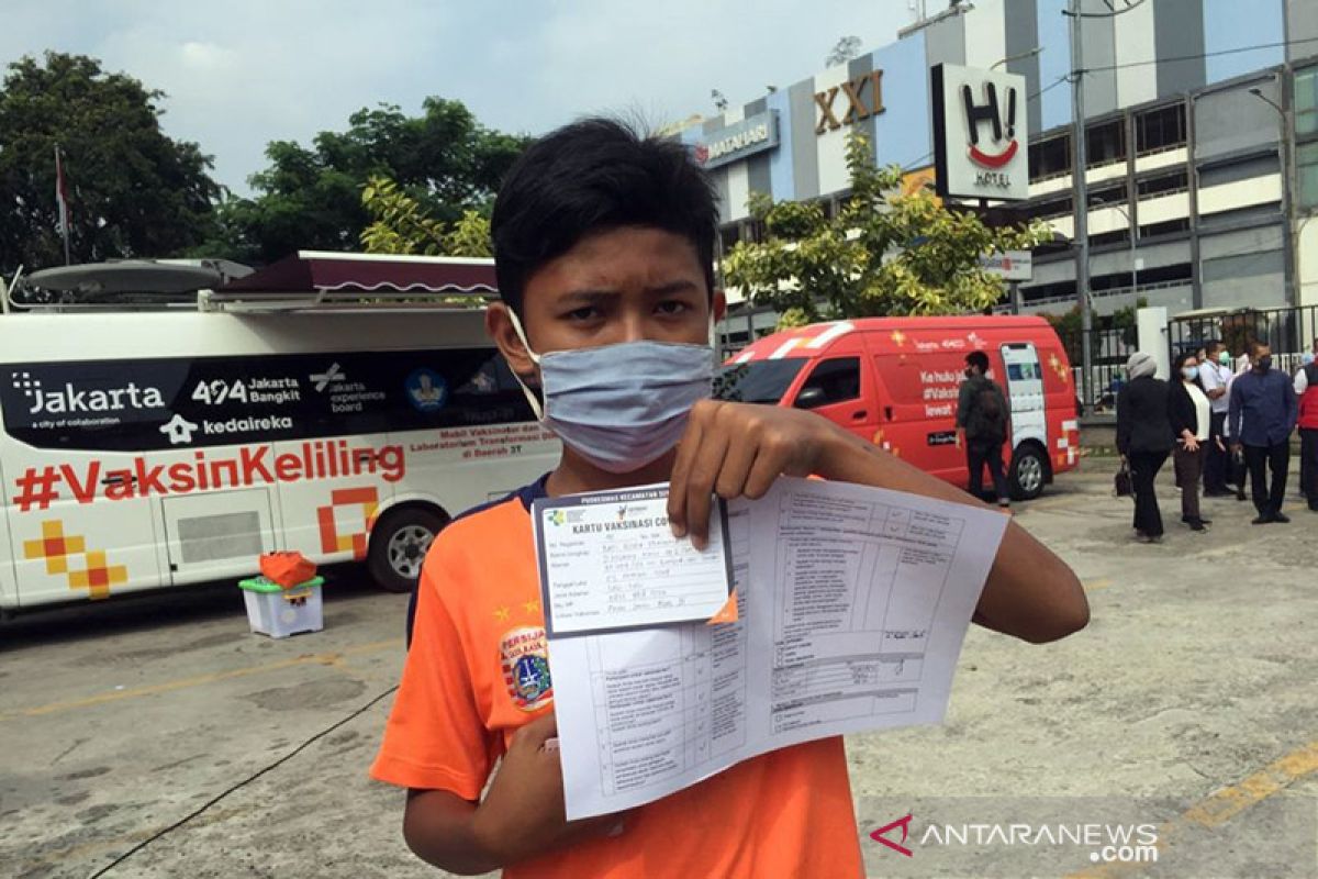 Mobil vaksinasi keliling DKI juga melayani anak-anak