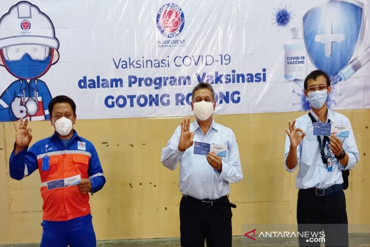 Indocement employees take part in Gotong Royong vaccination