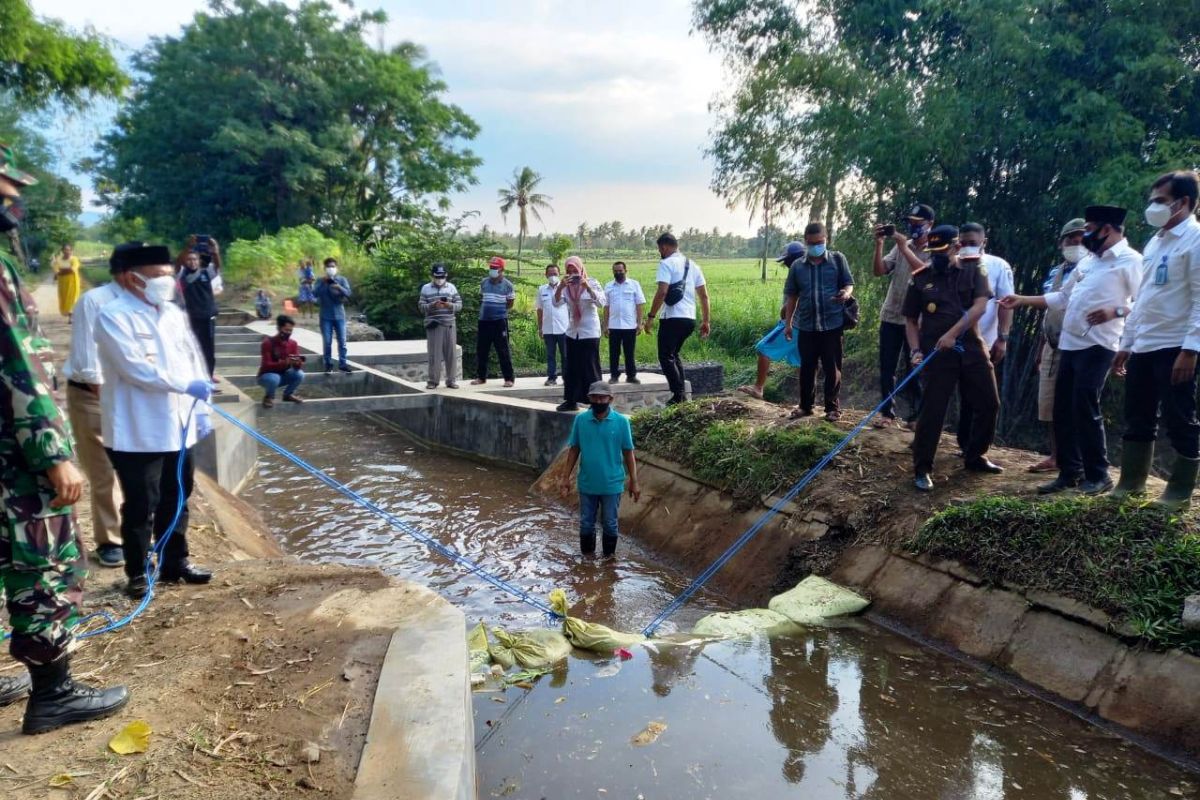 Kajari Situbondo: Pelaksanaan pembangunan talang saluran irigasi Desa Bantal sesuai prosedur