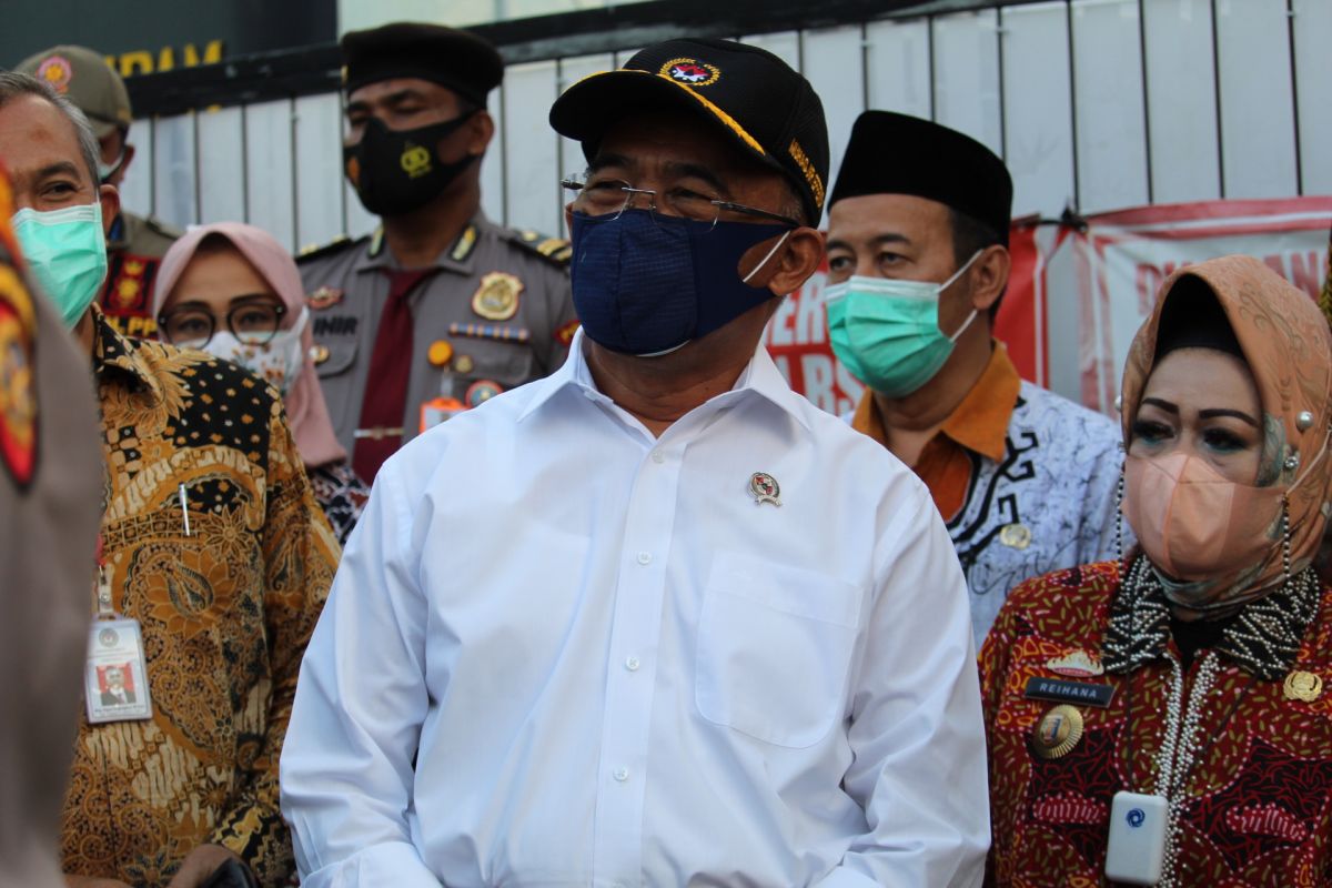 Menko PMK minta Lampung tambah pasokan tabung oksigen penuhi kebutuhan medis