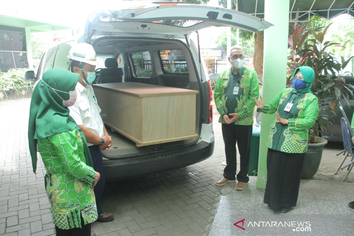 Pemkot Probolinggo terima bantuan puluhan peti jenazah pasien COVID-19