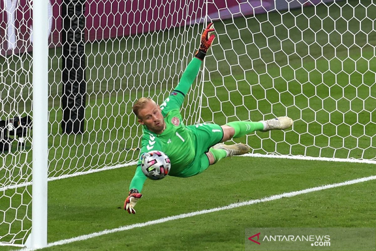 UEFA selidiki sinar laser ke arah kiper Denmark