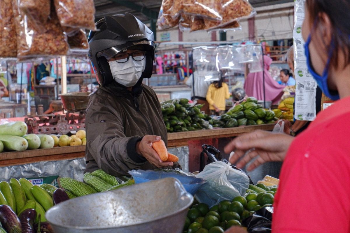 Pasar tradisional di Kota Kediri tutup lebih awal selama PPKM darurat