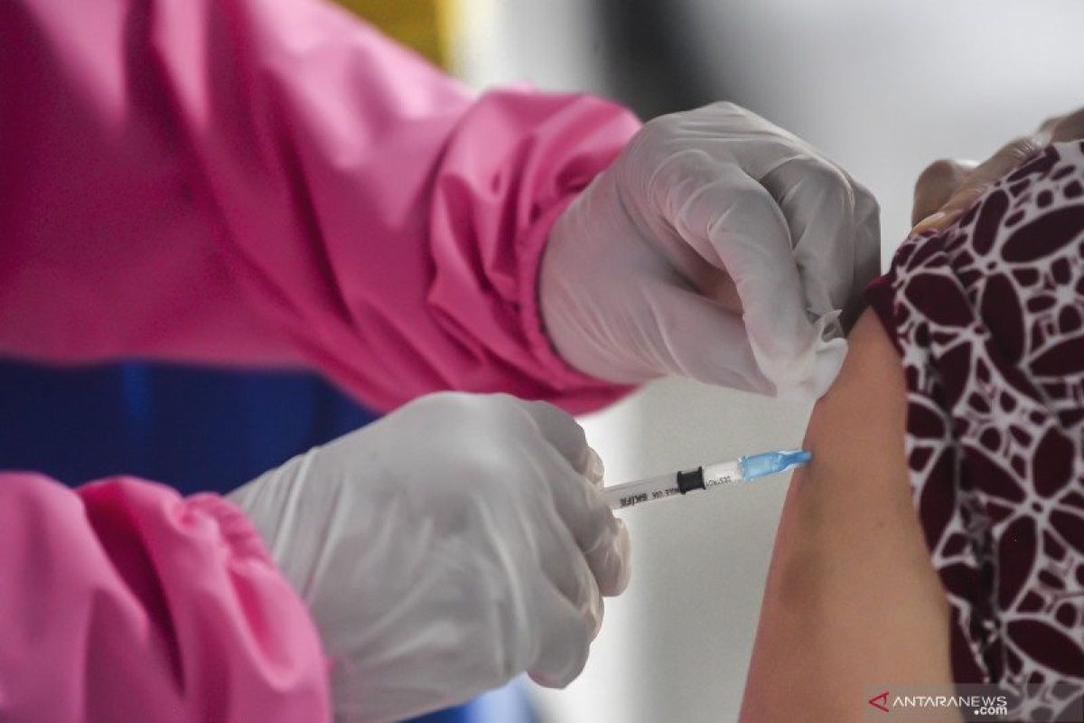 Penerima vaksin COVID-19 lengkap sudah 18,1 juta orang