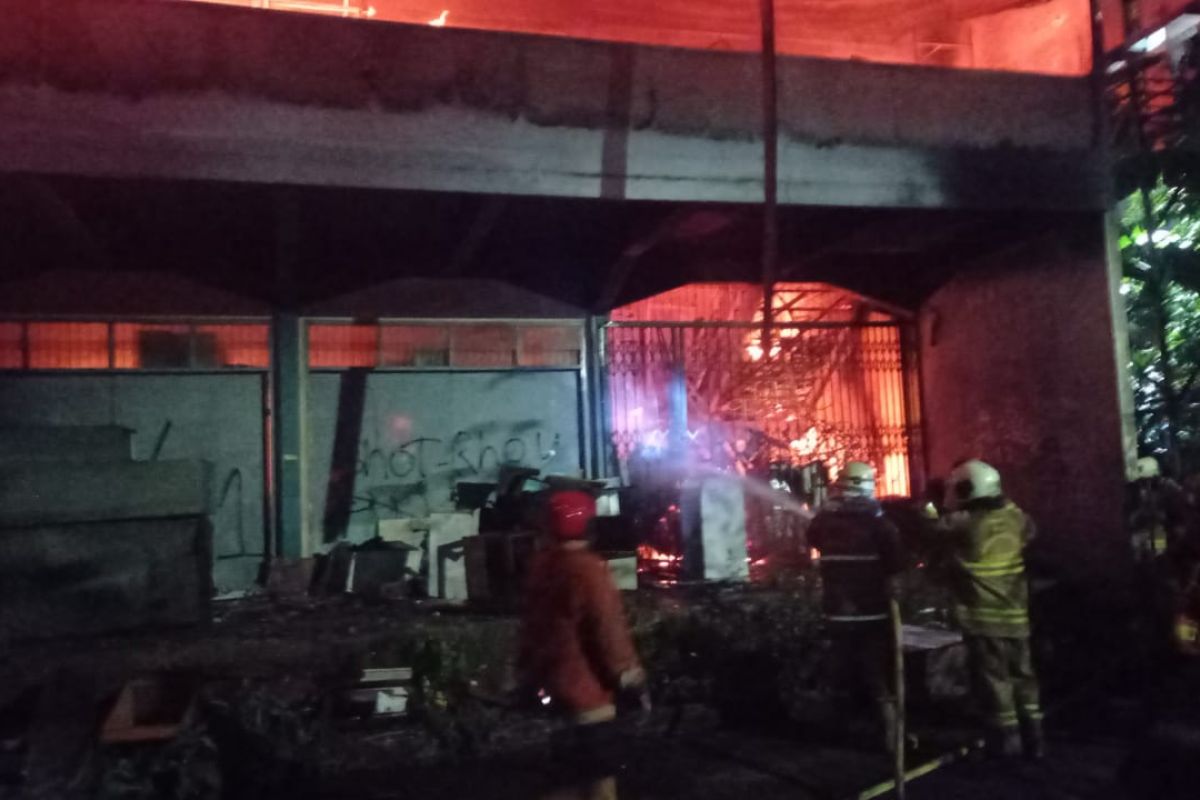 Gudang farmasi milik Dinkes DKI di Jakarta Timur terbakar