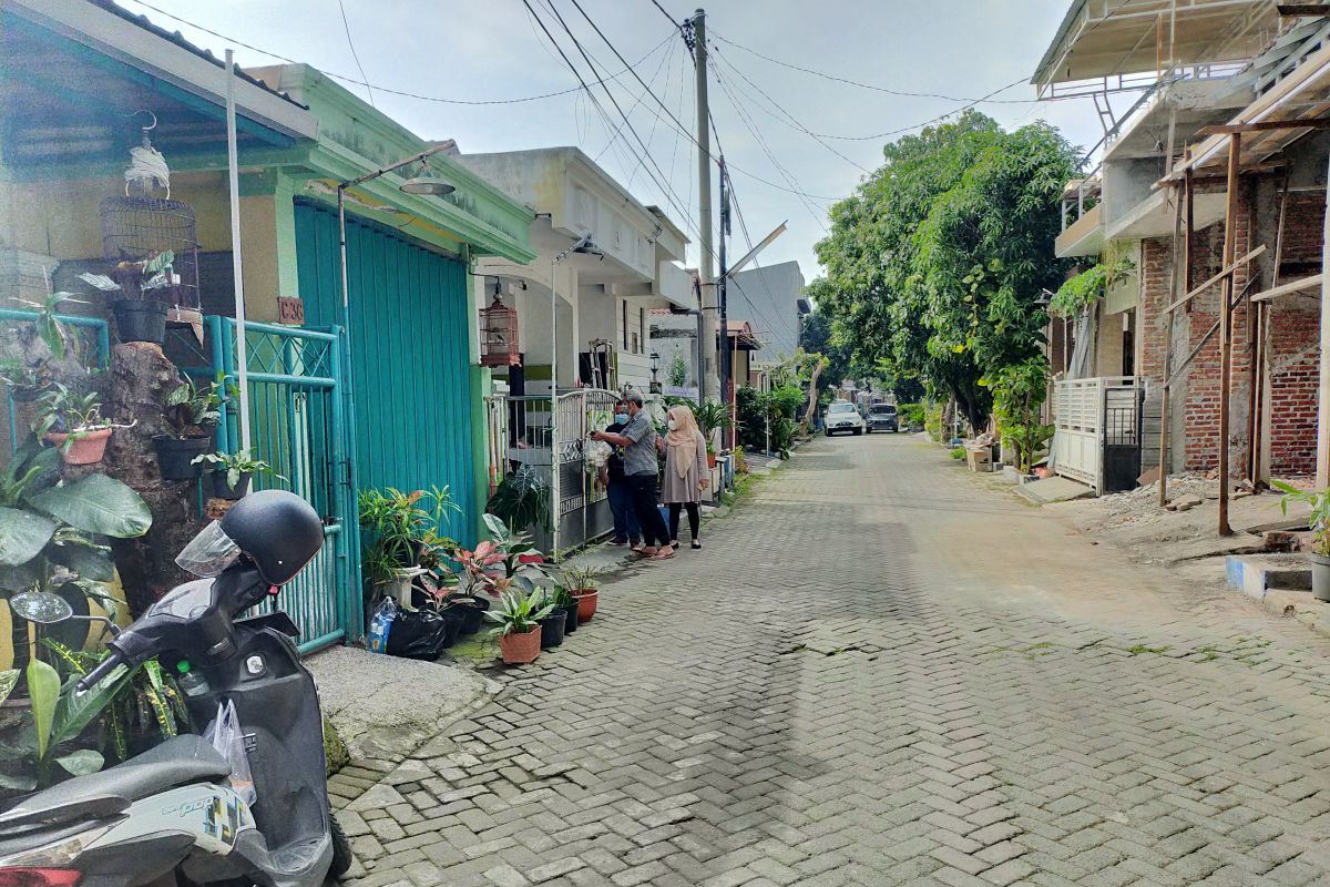 Komunitas Masyarakat Sidoarjo bantu bahan pokok warga isolasi mandiri