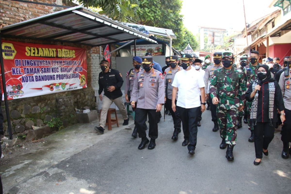 Kapolri dan Panglima TNI tinjau pos penyekatan PPKM darurat di empat provinsi