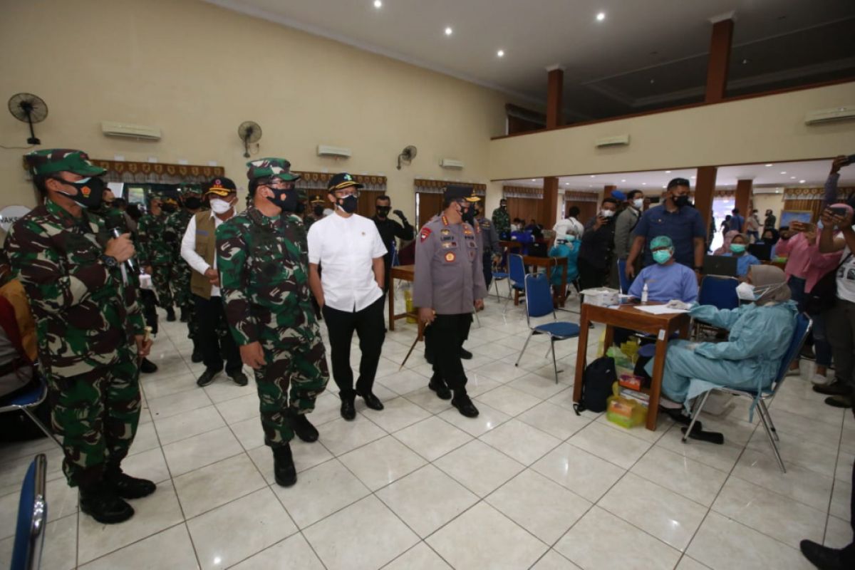 Kapolri: TNI-Polri siap memfasilitasi vaksinasi COVID-19