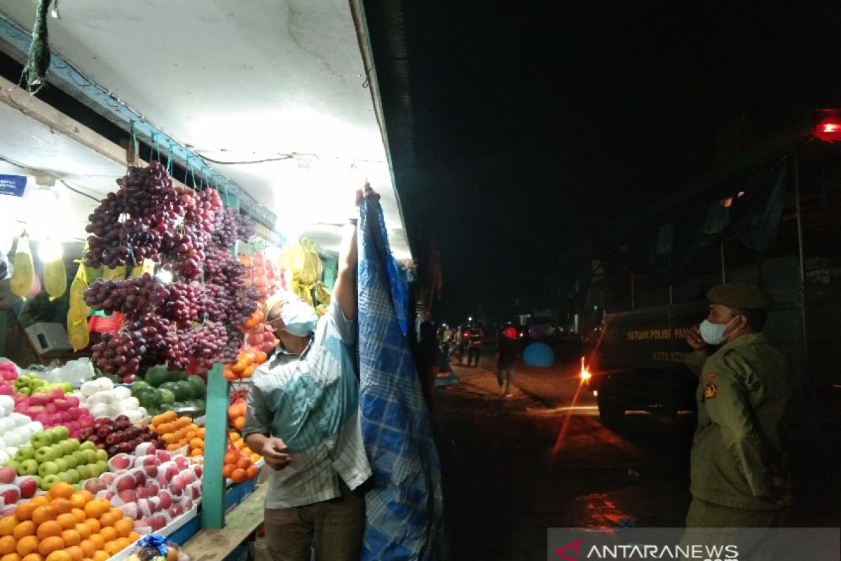 Pemkot Kendari batasi jam operasi pelaku usaha hingga pukul 8 malam saat PPKM