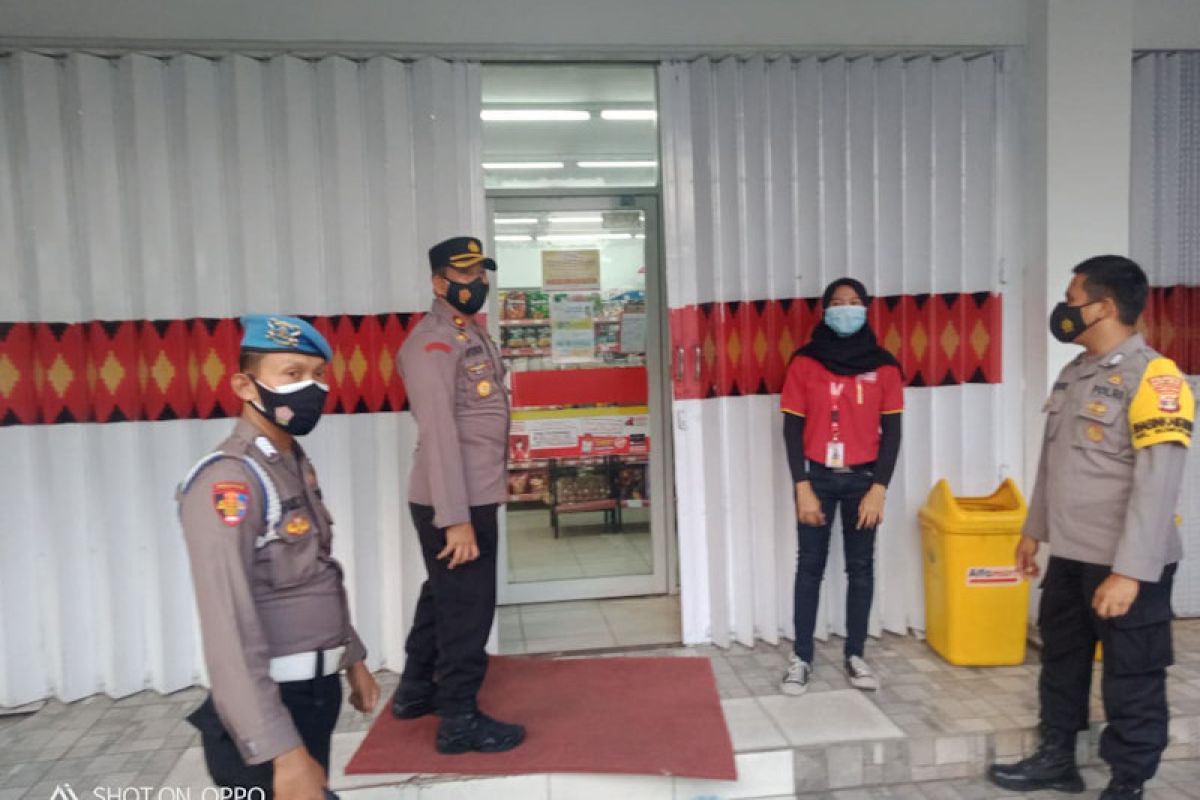 Polisi ingatkan penjual di pasar tutup lebih awal pada pelaksanaan PPKM