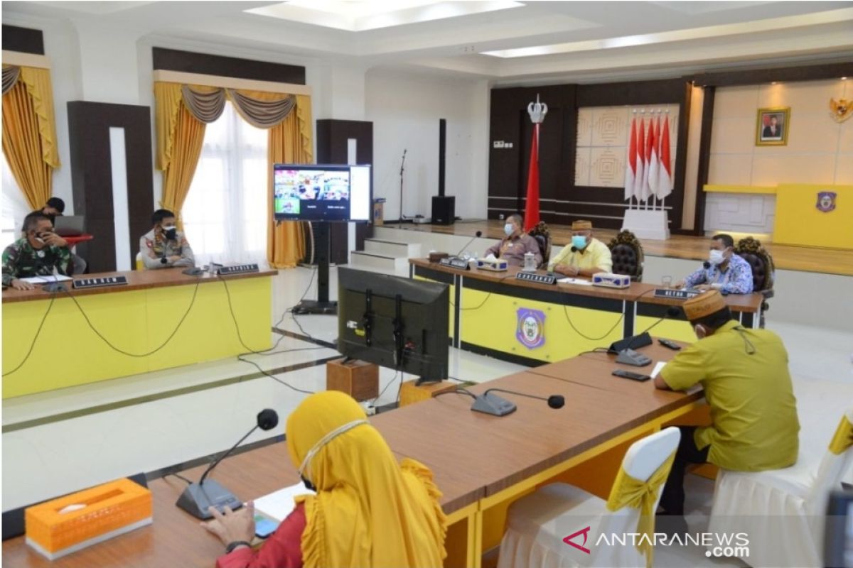 Gubernur Rusli minta Pemkot Gorontalo berkomitmen terapkan jam malam