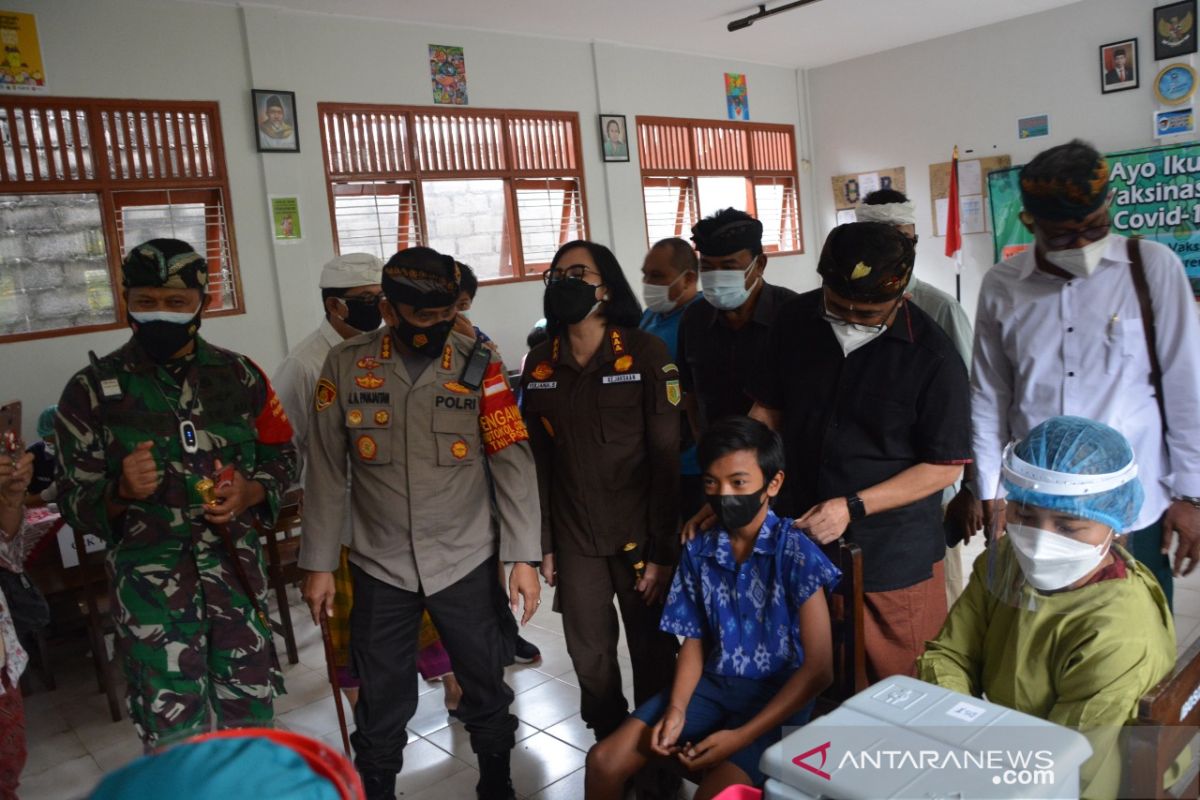 Wali Kota Denpasar pantau vaksinasi COVID-19 pada anak usia 12-17 tahun