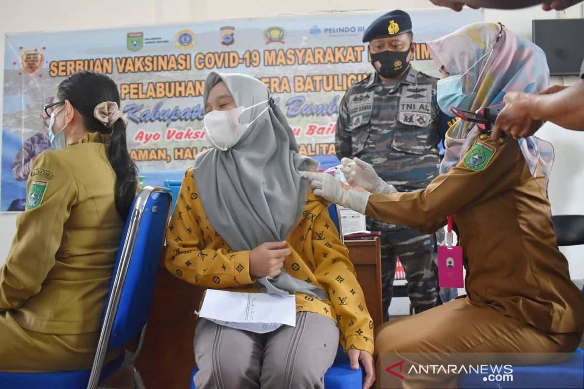 TNI AL Kotabaru laksanakan vaksinasi kepada masyarakat maritim