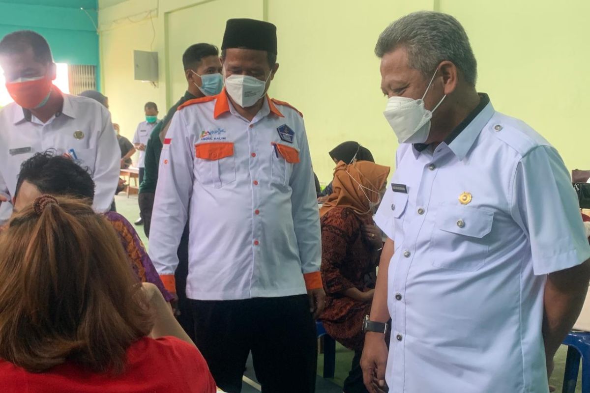 Pemerintah Desa Teluk Kapuas lakukan percepatan vaksinasi COVID-19