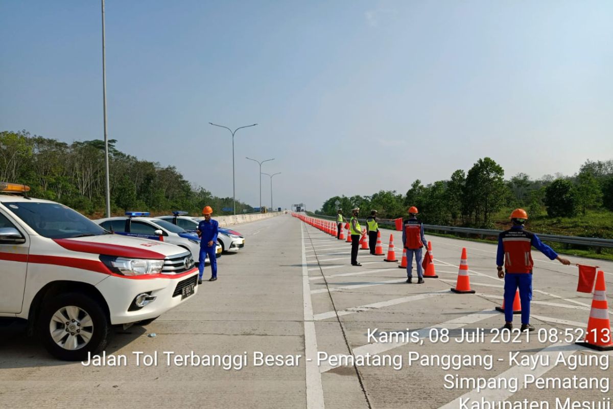 HK dan Dirtlantas Polda Lampung lakukan penyekatan di KM 239 jalur B