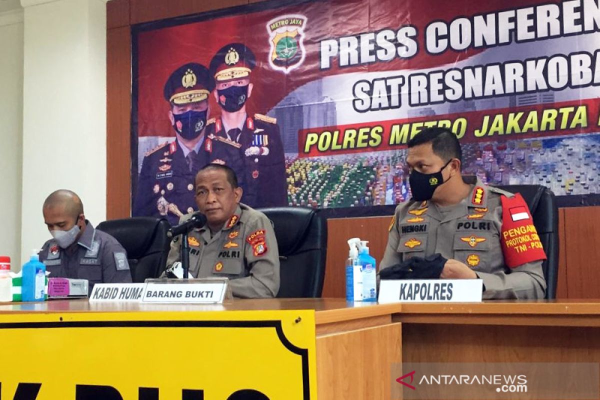 Ardi Bakrie serahkan diri ke polisi setelah Nia dan sopir ditangkap