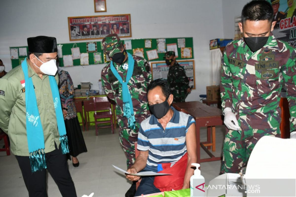 TNI dan Polri gelar serbuan vaksin COVID-19 di Bone Bolango