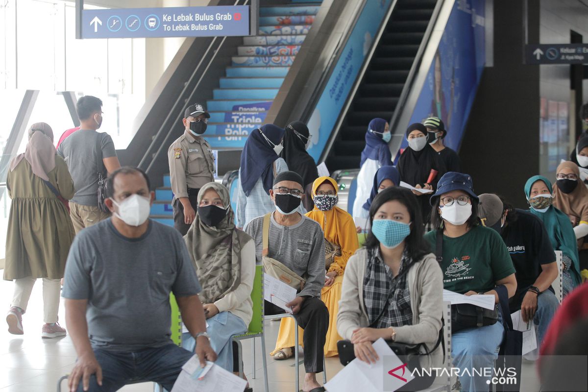 MRT, WeCare donate oxygen cylinders for Jakarta's COVID-19 patients