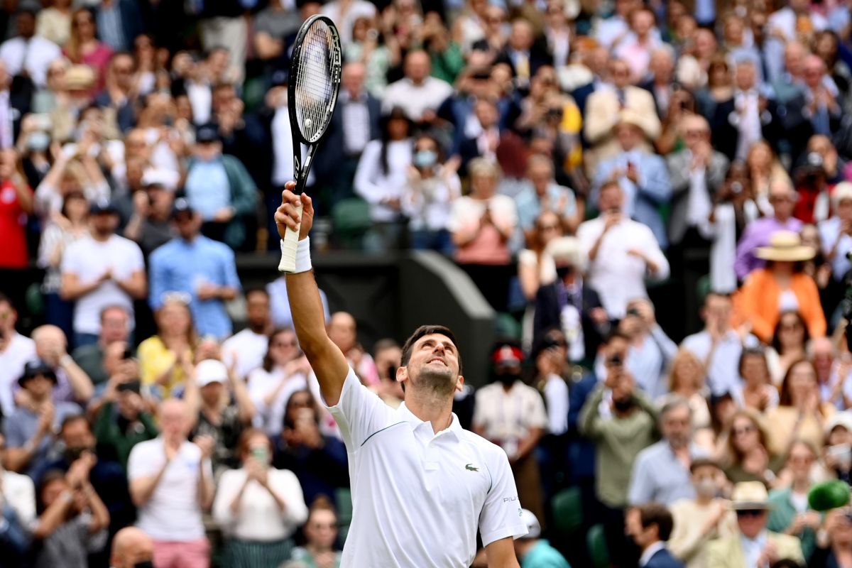 Atasi Fucsovics, Djokovic amankan tiket semifinal Wimbledon
