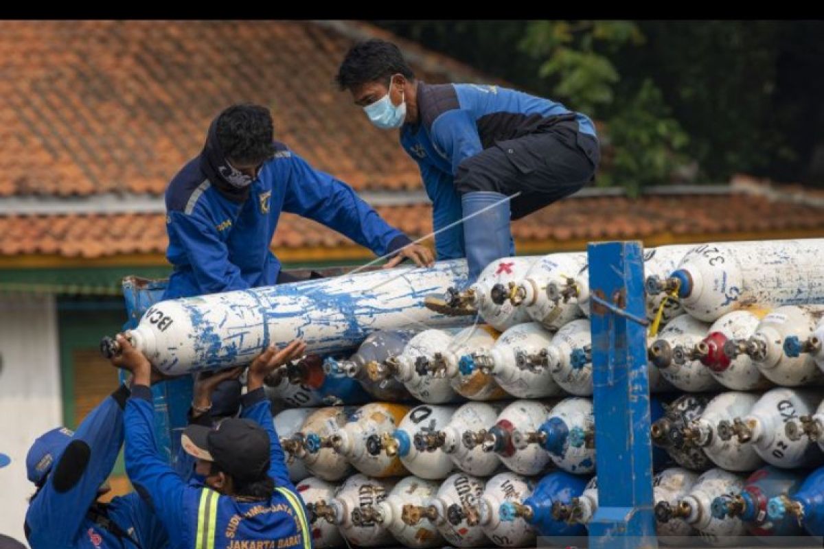 Gajah Tunggal, UID Foundation donate 2,000 tons liquid oxygen