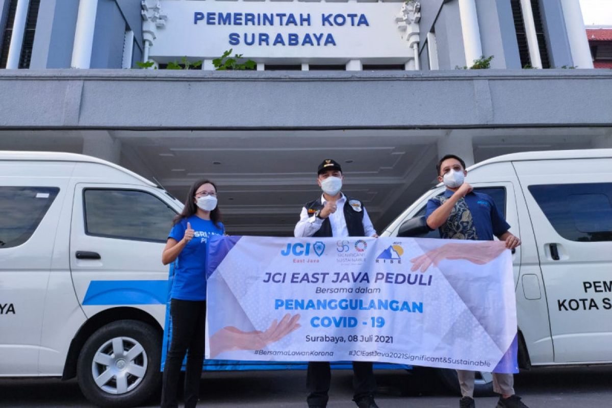 Peduli tanggulangi COVID-19, JCI pinjamkan lima unit ambulans ke Pemkot Surabaya