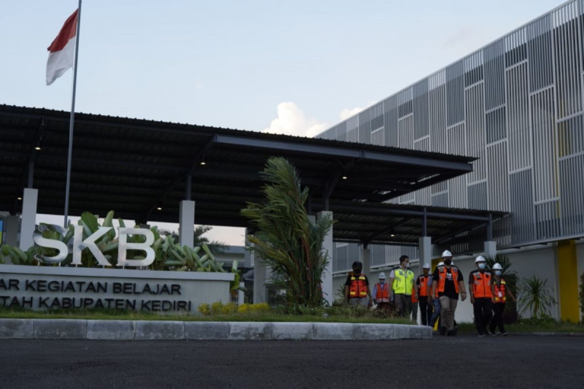 Gedung SKB Kediri dimanfaatkan untuk isolasi mandiri warga terpapar COVID-19