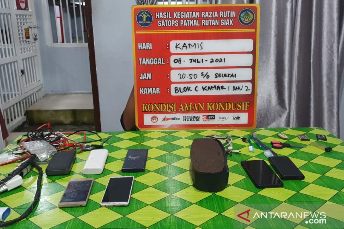 Satops Patnal Rutan Siak sidak malam ke sel, berikut barang terlarang disita