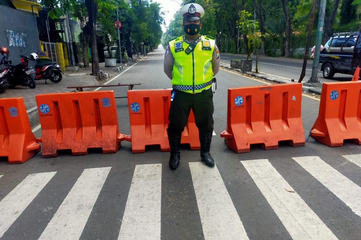 Sebelas ruas jalan raya Gresik ditutup selama PPKM darurat