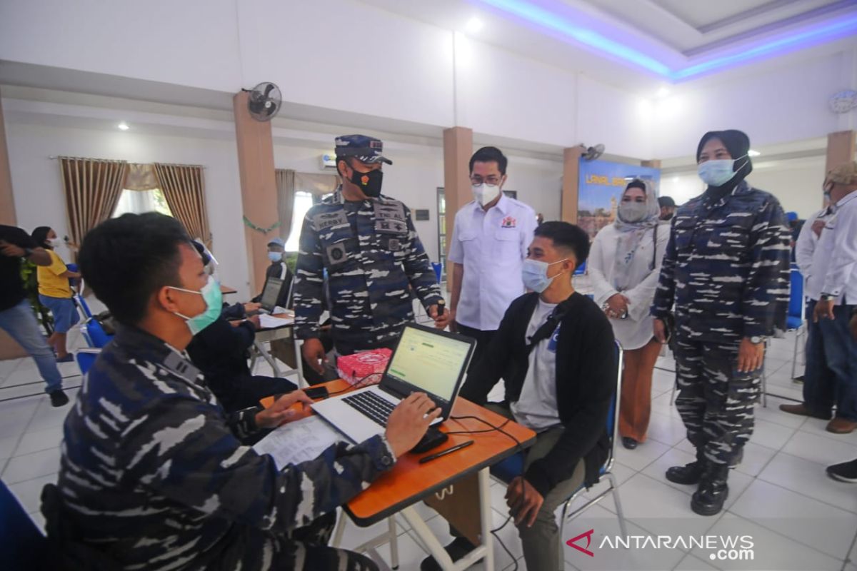 Sinergi TNI AL dan Kadin vaksinasi UMKM di Banjarmasin