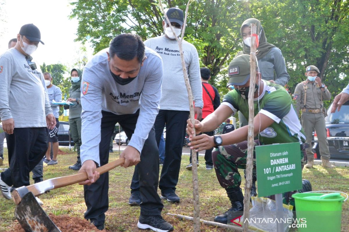 Korem supports Green Revolution by planting one million trees in South Kalimantan