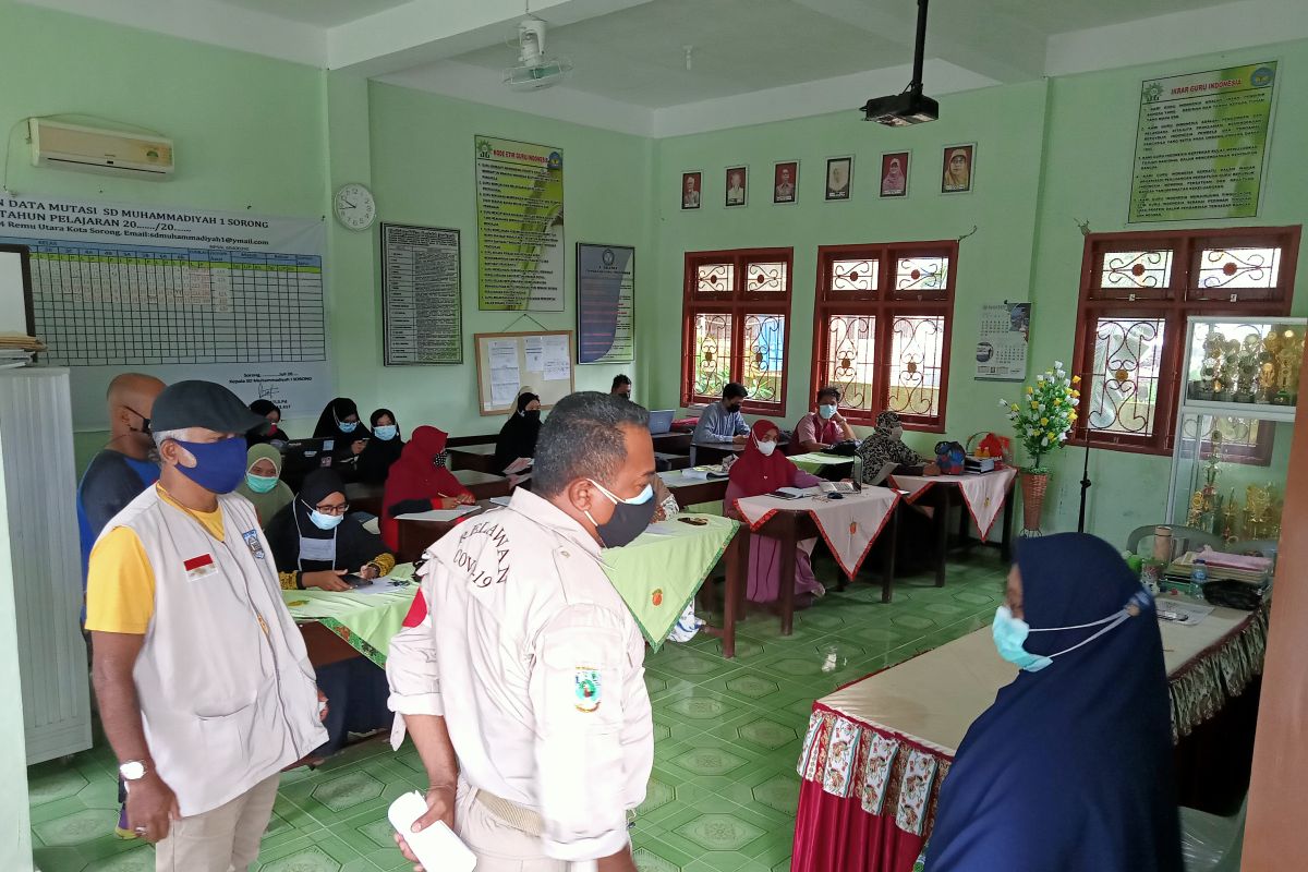 Satgas COVID-19 bubarkan pertemuan guru SD Muhammadiyah 1 kota Sorong