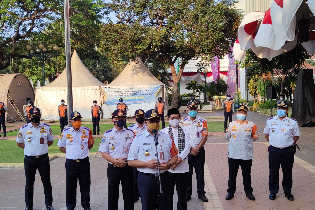 Gubernu Anies pecat personel Dishub karena "ngopi saat PPKM Darurat