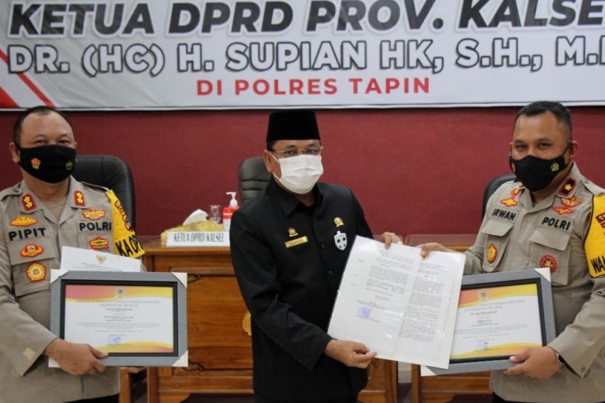 Berhasil amankan PSU Polres Tapin terima penghargaan dari Ketua DPRD Kalsel