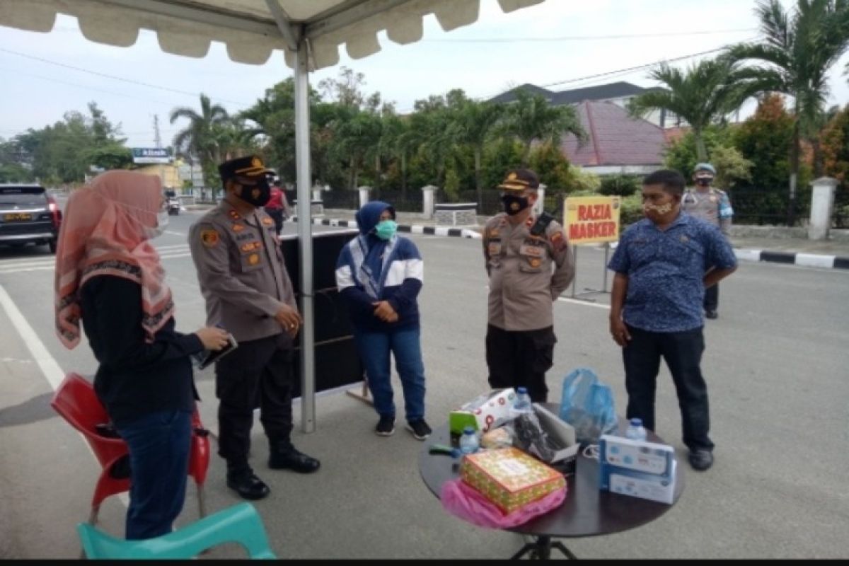 Polres Tebing Tinggi lakukan penyekatan jalan demi perketat prokes