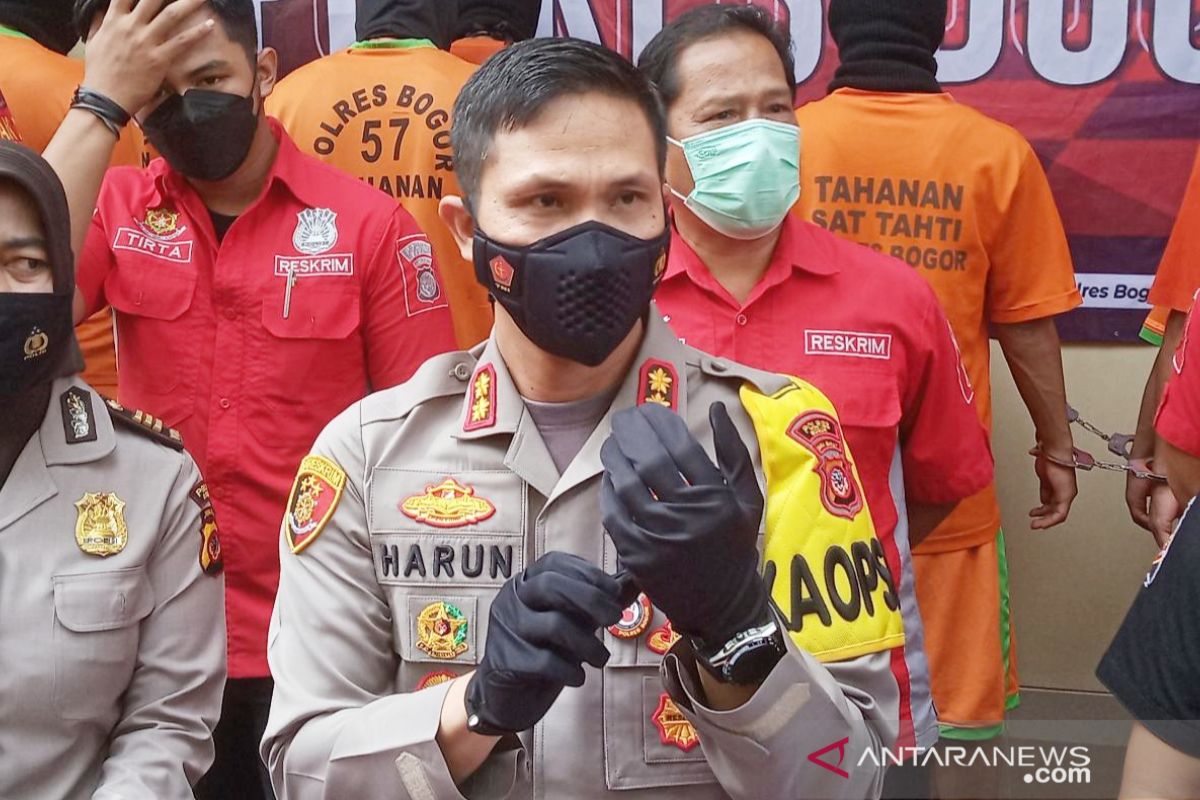 Polisi melakukan penyekatan 13 titik perbatasan di Kabupaten Bogor