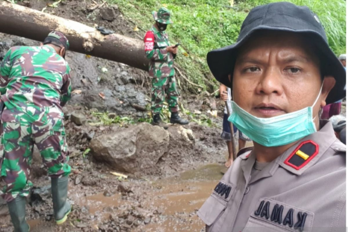 Akses jalan Tellulimpoe-Lappariaja di Bone terbuka kembali setelah longsor