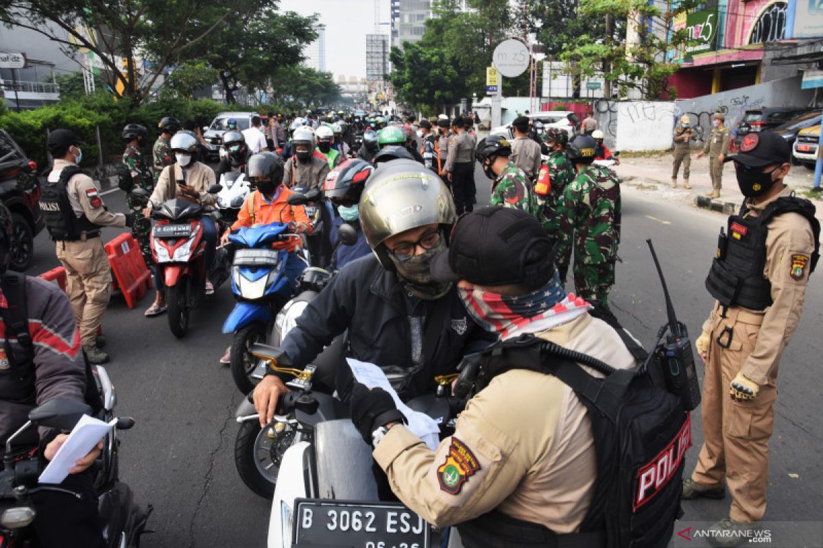 Anies Baswedan:  PPKM diperpanjang karena kasus positif masih 15 persen