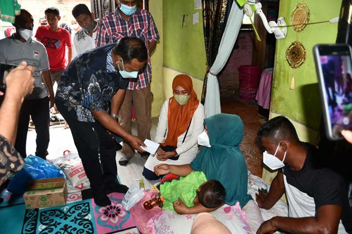 Bupati Aceh Timur sambangi penderita talasemia