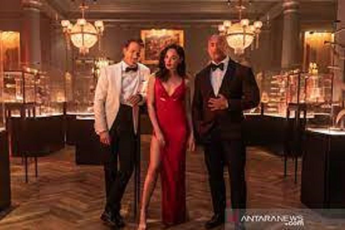 Dwayne Johnson, Gal Gadot dan Ryan Reynolds bersatu dalam film "Red Notice"